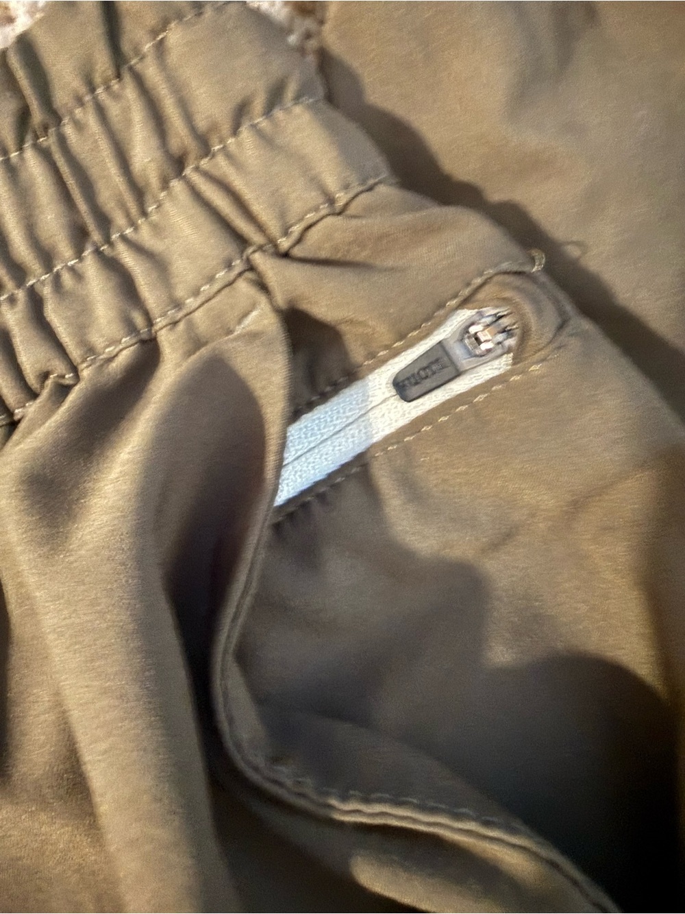 Vuori Olive Elastic-Waist Joggers - Picture 3 of 6
